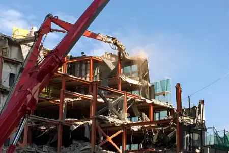 Removing structure of a broken building